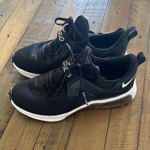 Nike air Women's  Black and White Sneakers